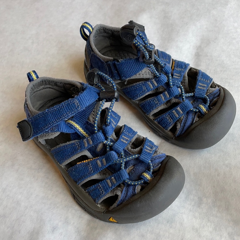 Kids Keen Sandals excellent condition 11